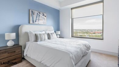 777 Preston St, Unit 16K in Houston, TX - Building Photo - Building Photo