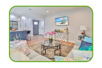 8520 Jumilla Ave in Winnetka, CA - Building Photo - Building Photo