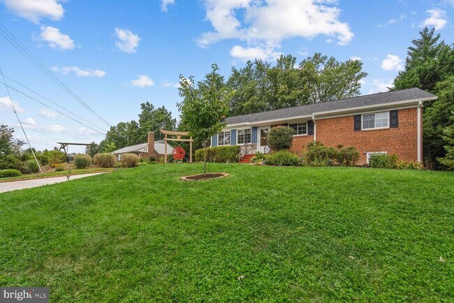 3826 Pickett Ct in Annandale, VA - Building Photo - Building Photo