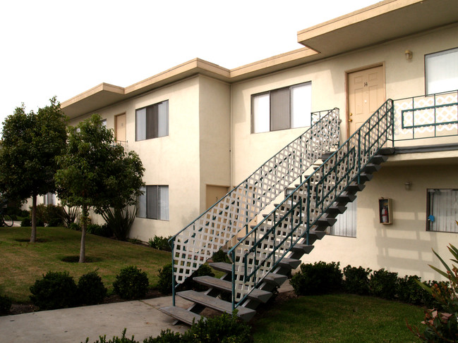 15251 Van Buren St in Midway City, CA - Foto de edificio - Building Photo