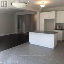295 Chokecherry Cres in Waterloo, ON - Building Photo - Building Photo