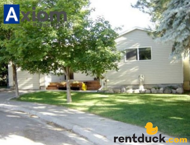 property at 1005 Park Ln