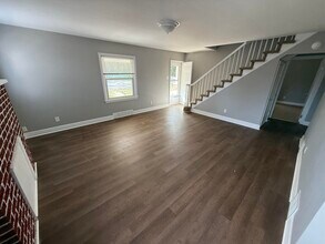 2111 Old Paris Rd in Lexington, KY - Building Photo - Building Photo