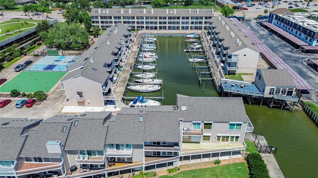 11 Mariner Village Dr in Seabrook, TX - Foto de edificio