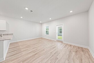 1027 McLaren Cir in Fort Walton Beach, FL - Building Photo - Building Photo