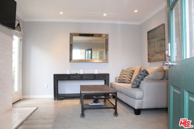 900 N Gardner St in West Hollywood, CA - Building Photo - Building Photo