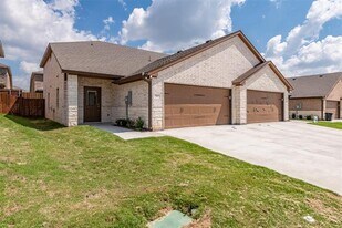 714 Rolling Terrace Cir in Granbury, TX - Building Photo