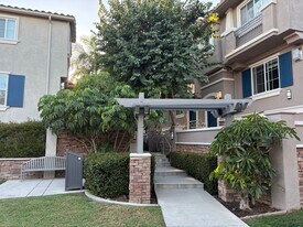 1043 Loretta Ln in Carlsbad, CA - Building Photo