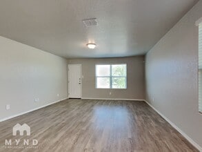 4203 Asher Alley in Saint Hedwig, TX - Foto de edificio - Building Photo