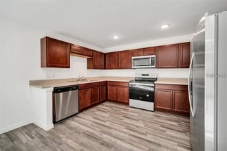 816 Cardinal Way in Kissimmee, FL - Building Photo - Building Photo