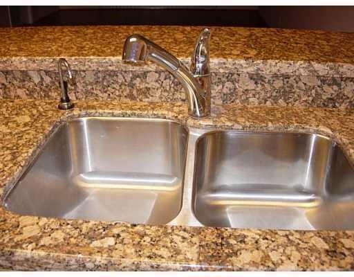 2205 S Cypress Bend Dr in Pompano Beach, FL - Foto de edificio - Building Photo