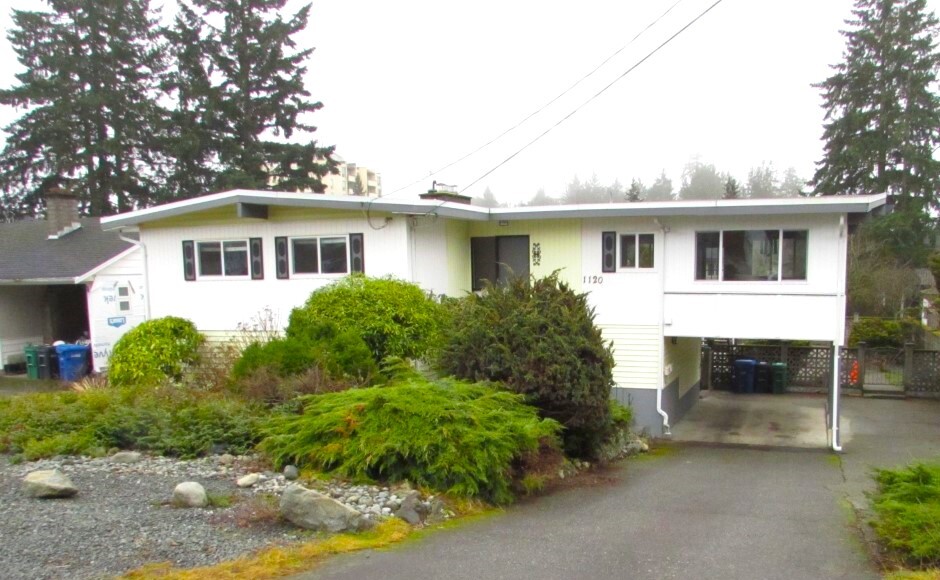 1120 Thunderbird Dr in Nanaimo, BC - Building Photo