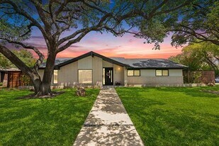 4925 Sugar Mill Rd in Dallas, TX - Building Photo