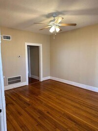 4823 Jackson St photo'