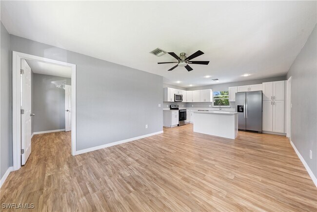 4810 Duera Mae Dr in Ft. Myers, FL - Building Photo - Building Photo