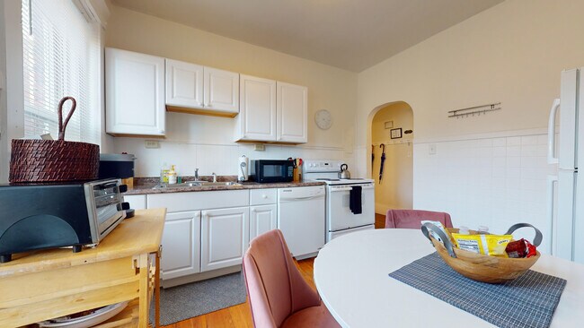 631 Washington St, Unit 3 in Boston, MA - Building Photo - Building Photo