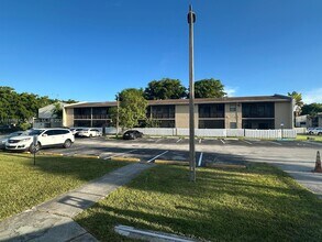 10350 SW 220th St in Cutler Bay, FL - Building Photo - Building Photo