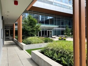 6080 McKay Ave in Burnaby, BC - Building Photo - Building Photo