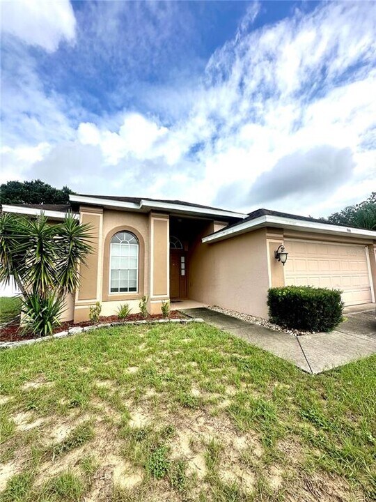 946 Berwick Dr in Davenport, FL - Building Photo