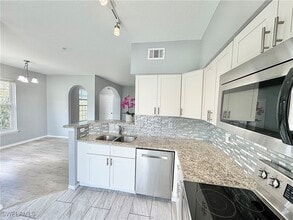 23520 Walden Center Dr in Bonita Springs, FL - Building Photo - Building Photo