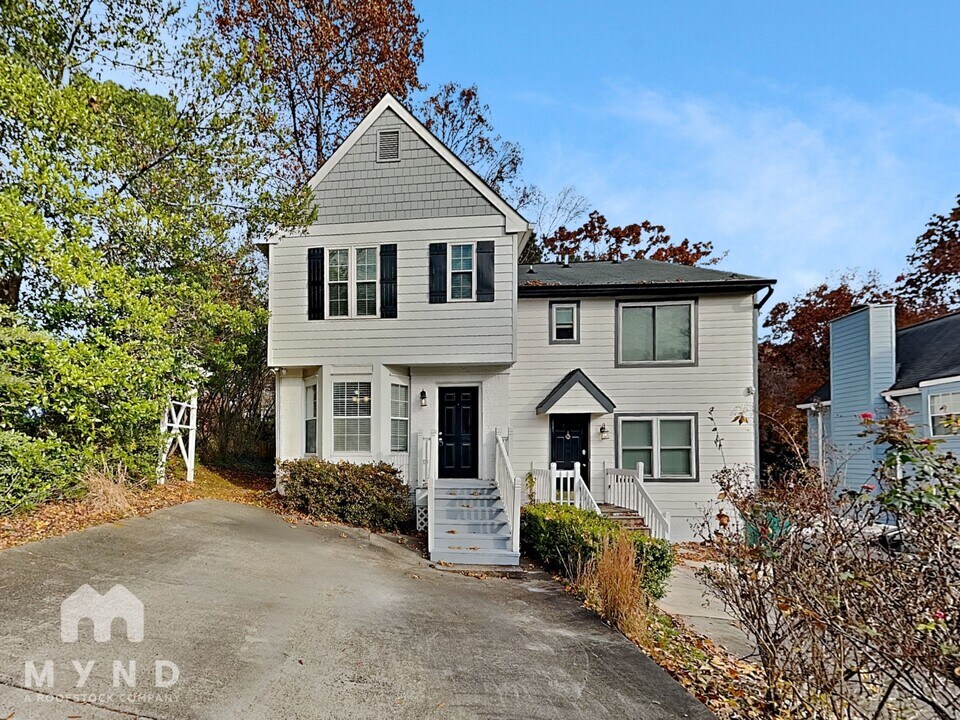 5210 Laurel Bridge Dr SE in Smyrna, GA - Foto de edificio