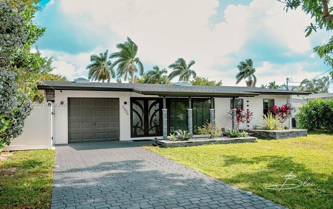 property at 2506 Bimini Ln