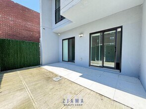 979 E 34th St in Brooklyn, NY - Building Photo - Building Photo