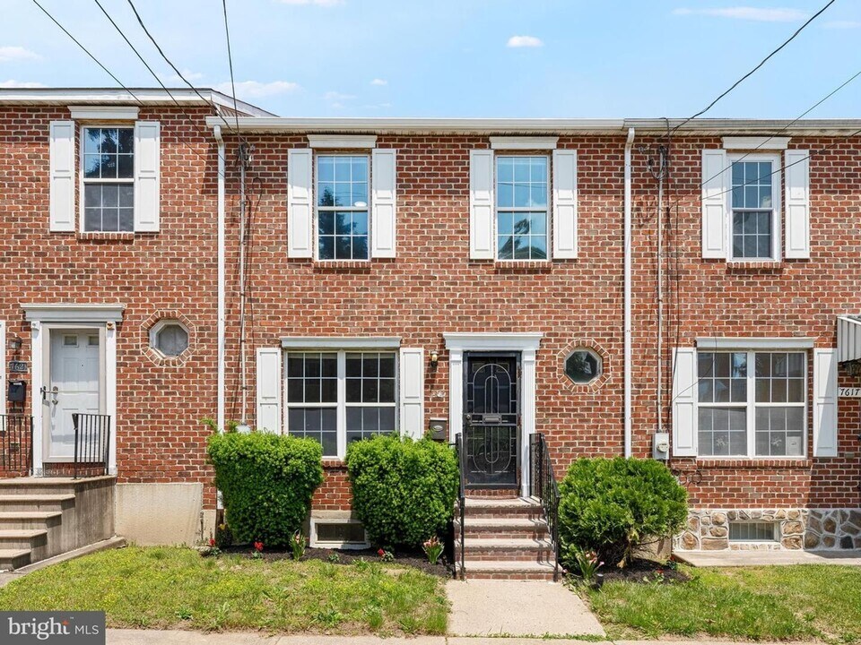 7619 Forrest Ave in Philadelphia, PA - Building Photo