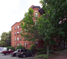 52 Pearl St Apartments