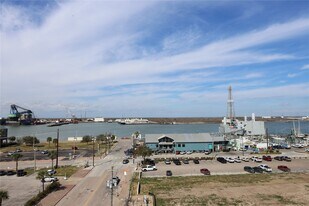 1927 Harborside Dr in Galveston, TX - Building Photo
