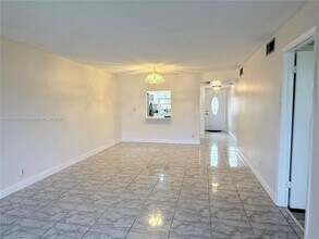 8970 S Hollybrook Blvd in Pembroke Pines, FL - Building Photo - Building Photo