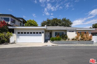 4219 Don Alegre Pl in Los Angeles, CA - Building Photo