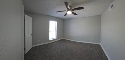 Skylar Pointe in Houston, TX - Building Photo - Building Photo
