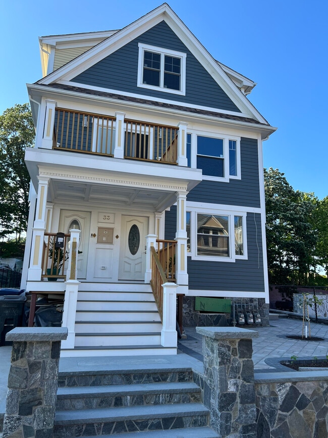 33 Robinson St, Unit 1 in Boston, MA - Building Photo - Building Photo