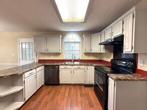 928 Heatherstone Dr in Winston-Salem, NC - Building Photo - Building Photo