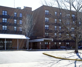 Deptford Park Apartments in Woodbury, NJ - Building Photo - Building Photo