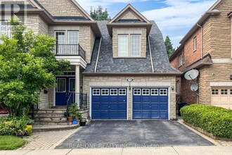 75 Green Meadows Cir in Toronto, ON - Building Photo - Building Photo