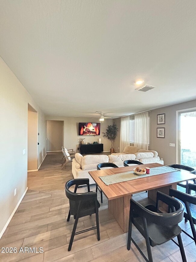 property at 2710 N Mulberry Pl