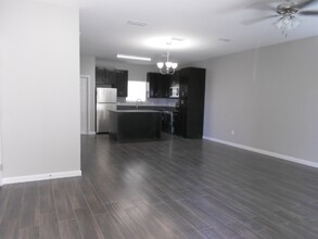 7209 Rocio Dr-Unit -204 in Laredo, TX - Building Photo - Building Photo
