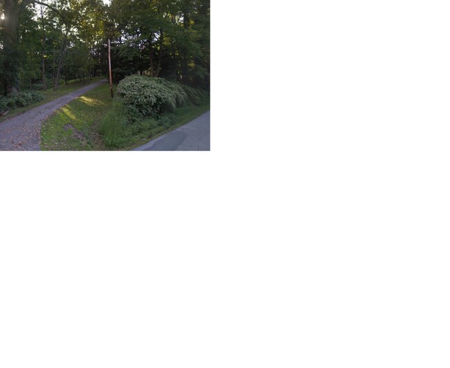 301 Shore Road, Unit 2 in Cornwall On Hudson, NY - Foto de edificio - Building Photo