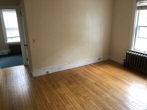 19 Oak St-Unit -1 in Orono, ME - Building Photo - Building Photo