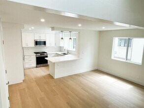 1093 N Vulcan Ave in Encinitas, CA - Building Photo - Building Photo
