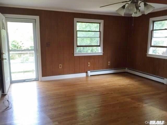 43 Totten Pl in Babylon, NY - Building Photo - Building Photo
