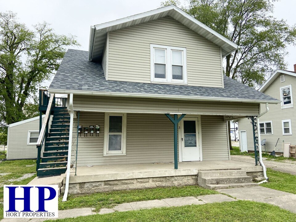 1518 10th St in Charleston, IL - Building Photo