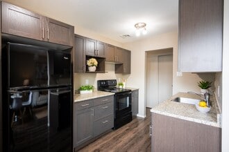 291 St. Anne's Road in Winnipeg, MB - Building Photo - Building Photo