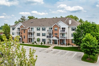 Wildflower Place Apartments in Waukesha, WI - Foto de edificio - Building Photo