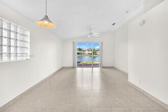 16411 Sapphire Bend in Weston, FL - Building Photo - Building Photo