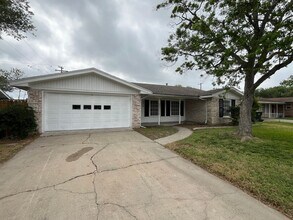 4818 Trinity Dr in Corpus Christi, TX - Building Photo - Building Photo