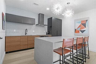 811 NE 17th Ct in Fort Lauderdale, FL - Building Photo