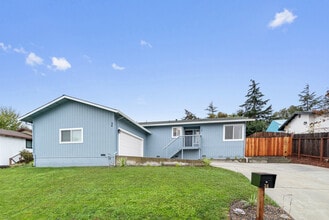 34 Altamont Dr in Watsonville, CA - Building Photo - Building Photo